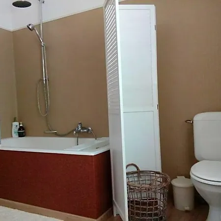 La Belle Vue Bed and Breakfast Ντινάντ